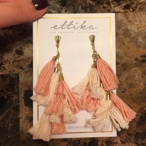 2/$15 💙 Ettika peach tassel earrings!